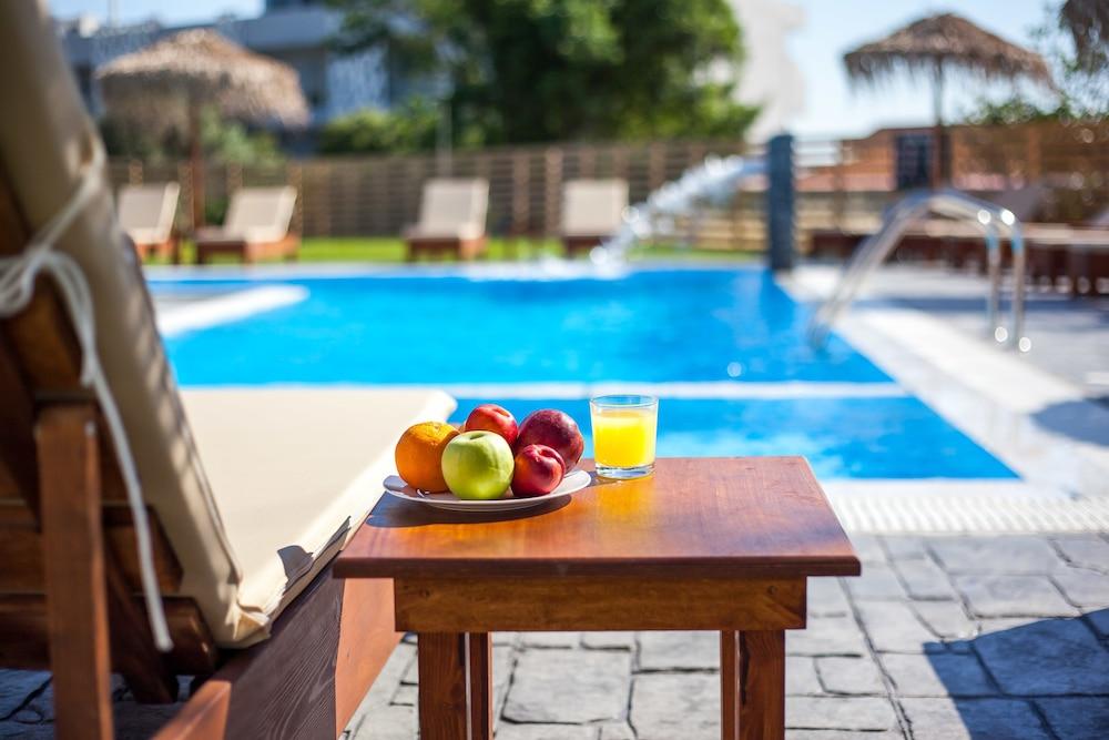 Essential Summer (Adults Only) فاليراكي المظهر الخارجي الصورة